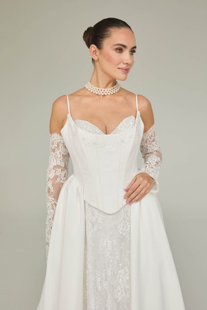 Dantel detaylı ankara gelinlik yakın çekim