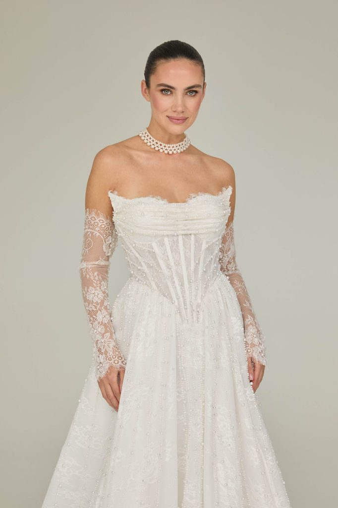 Dantel ayrıntılı 2026 gelinlik modeli